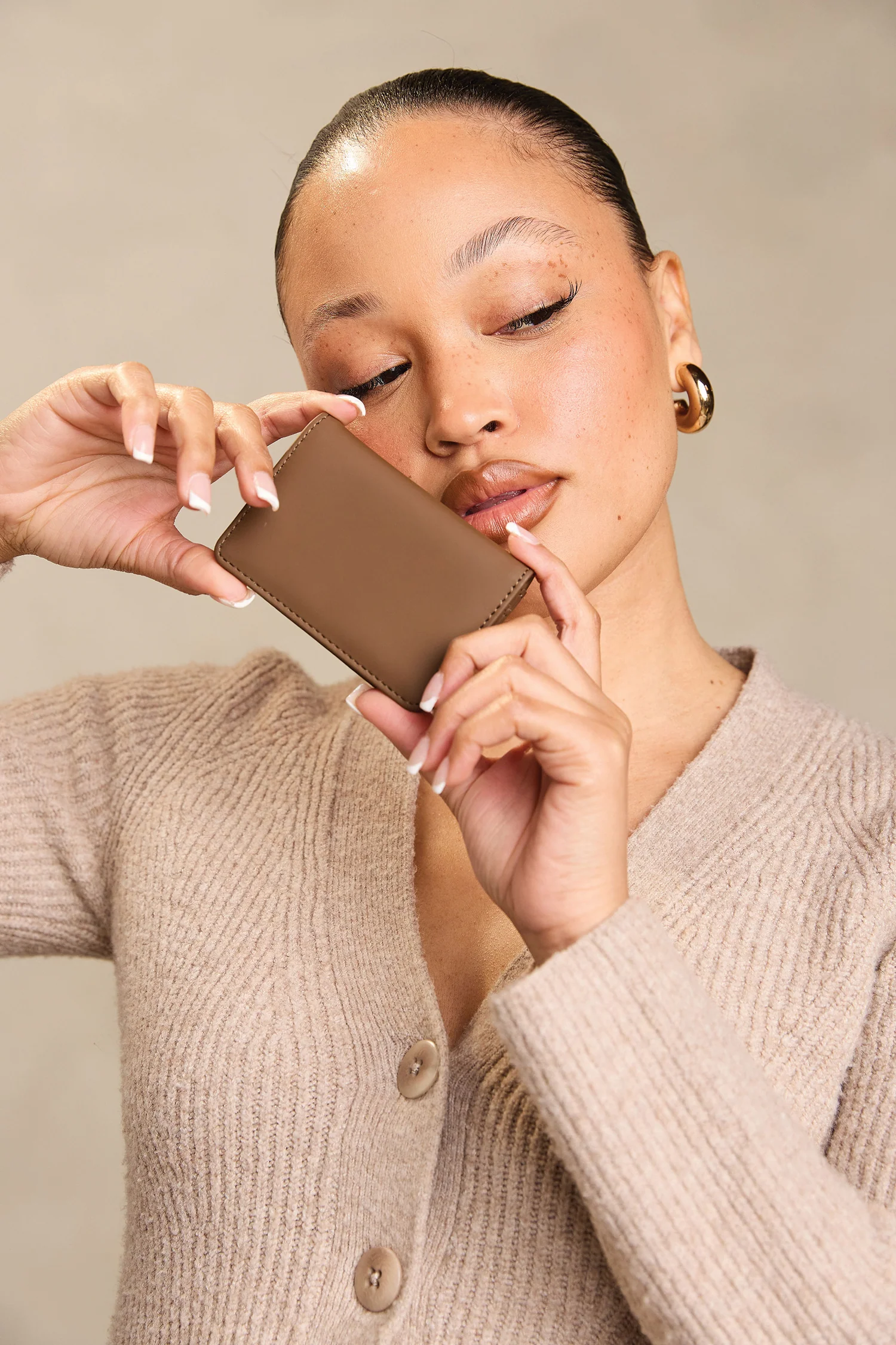 Evie Vegan Bifold Wallet - Image 5